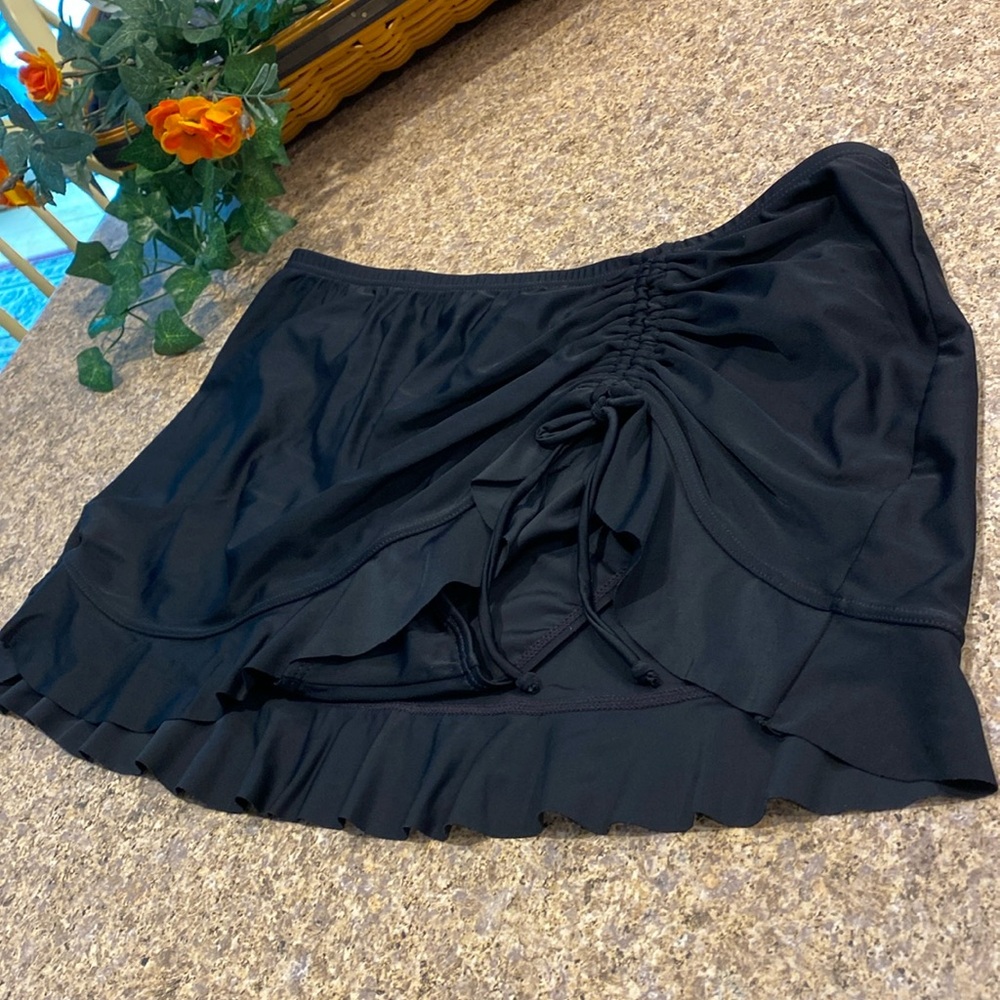 Croft & Barrow Black Skirt With Attached Bikini Bottom Size 8